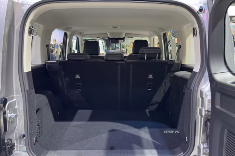 Xe cũng có hệ thống hỗ trợ giữ làn đường, cảnh báo lệch làn đường, phanh tự động sau va chạm, hỗ trợ giữ làn khẩn cấp, cảnh báo va chạm khi mở cửa, hỗ trợ xuống dốc và cảnh báo áp suất lốp.