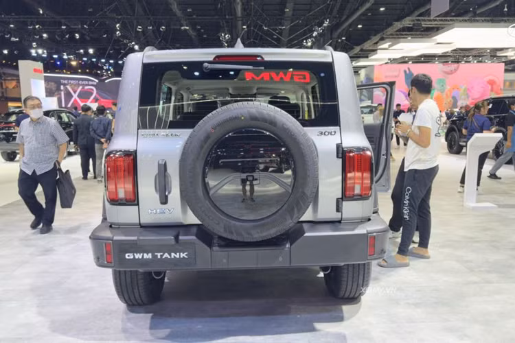 Tại thị trường Thái Lan, mức giá xe GWM Tank 300 2024 cho 2 phiên bản Pro và Ultra được bán ra với mức từ 1,649 và 1,799 triệu baht (tương đương 1,116-1,218 tỷ đồng).