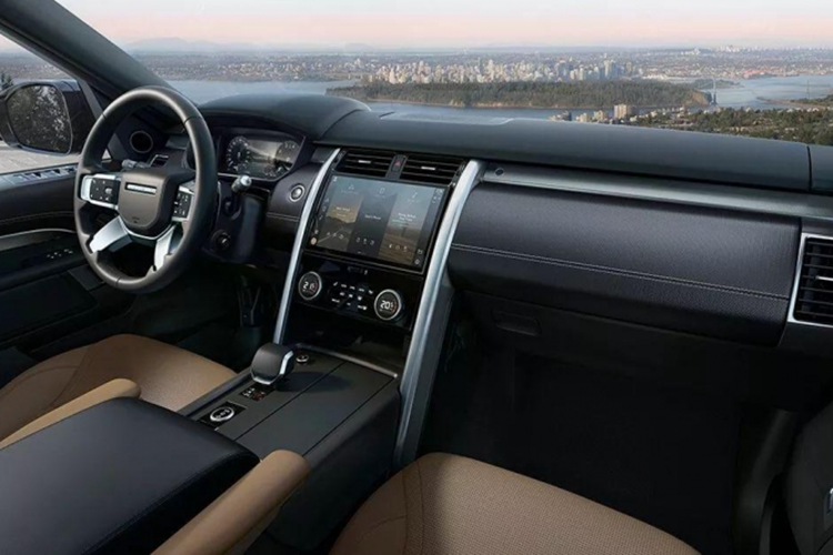 Land Rover Discovery thế hệ mới dự kiến sẽ thiên về kiểu dáng crossover hơn là minivan. Việc này có thể sẽ làm thay đổi hoàn toàn thiết kế ngoại thất của Discovery.