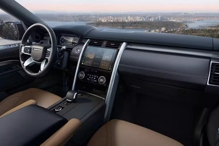 Land Rover Discovery thế hệ mới dự kiến sẽ thiên về kiểu dáng crossover hơn là minivan. Việc này có thể sẽ làm thay đổi hoàn toàn thiết kế ngoại thất của Discovery.