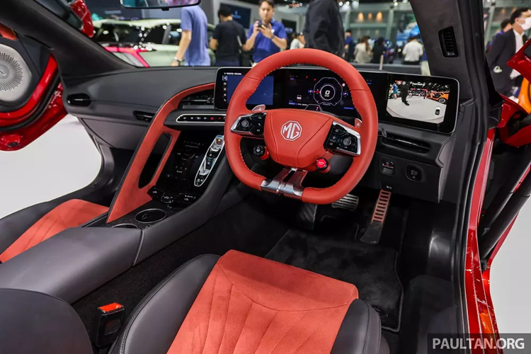 Sức mạnh này cho phép xe tăng tốc từ 0-100 km/h trong thời gian 3,2 giây trước khi đạt vận tốc tối đa 200 km/h. Với 2 mô-tơ điện nằm trên 2 cầu nên đương nhiên MG Cyberster có hệ dẫn động 4 bánh toàn thời gian AWD.