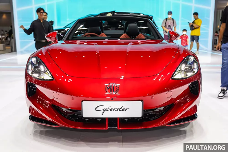 Ra mắt thị trường Thái Lan tại triển lãm Ô tô Quốc tế Bangkok (BIMS) 2024 xe chỉ có 1 phiên bản, giá xe MG Cyberster 2024 khởi điểm 2,499 triệu Baht (khoảng 1,699 tỷ đồng). Trong năm 2023, mẫu xe điện này từng được đại lý ở Việt Nam báo giá dự kiến lên đến 2,2 tỷ đồng.