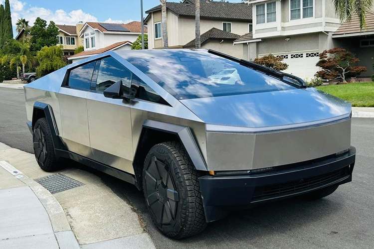 Ngoài ra, việc trang bị lốp bốn mùa cũng sẽ giúp Cybertruck cải thiện phạm vi hoạt động. Tuy nhiên, phiên bản đó được cho là có thể đi được tới 547 km. Nhìn chung, đây là một điều hơi thất vọng đối với một một mẫu bán tải vốn đã mắc một số lỗi khi đưa vào sản xuất.