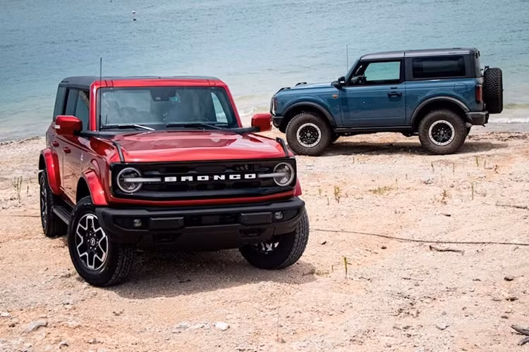 Ford tang 1.000 USD cho chu so huu xe Jeep doi sang Bronco-Hinh-2