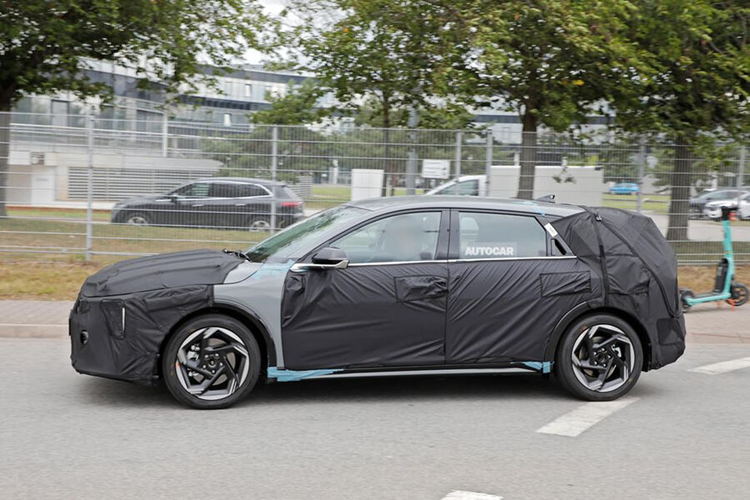 Về trang bị an toàn, Kia K4 sở hữu 8 túi khí tiêu chuẩn và gói tính năng trợ lái nâng cao ADAS bao gồm: hệ thống hỗ trợ giới hạn tốc độ thông minh, hỗ trợ giữ làn đường, kiểm soát hành trình thích ứng với Stop &amp; Go và hỗ trợ tránh va chạm phía trước.