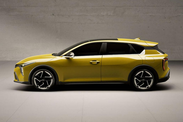 Phát ngôn viên của Kia UK chia sẻ với Autocar rằng, dòng xe này xuất hiện tại Đức không có nghĩa chắc chắn nó sẽ được bán ở châu Âu và hiện tại hãng chưa có kế hoạch về việc này. Tuy nhiên, phiên bản hatchback của Kia K4 đã được xác nhận một cách khéo léo khi xuất hiện thoáng qua trong video ra mắt xe hồi tháng 3.