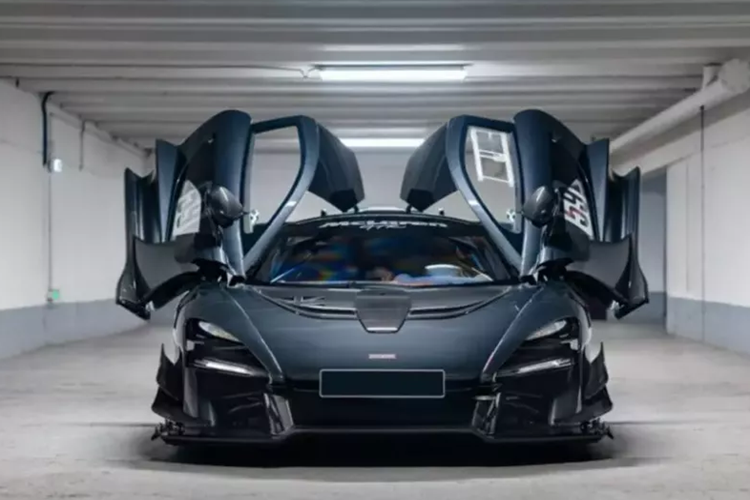 Điều đặc biệt hơn nữa, chiếc Lanzante McLaren Senna GTR LM 25 này đã có thể lăn bánh hợp pháp trên đường phố. Chiếc siêu xe Lanzante McLaren Senna GTR LM 25 sau khi qua tay Lanzante sẽ được mở bán đấu giá với giá bán được kỳ vọng có thể đạt mốc 1,72 triệu đô la.