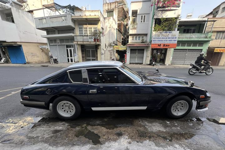 Đi kèm với động cơ này là hộp số sàn 5 cấp, mẫu xe thể thao này có thể tăng tốc từ 0 lên 100 km/h chỉ trong khoảng 7 giây. Ở thời điểm những năm 80 của thế kỷ trước, khối động cơ này được đánh giá là niềm tự hào của nền công nghiệp ôtô Nhật Bản. Nissan Datsun 280ZX của Đặng Lê Nguyên Vũ sở hữu kiểu dáng fastback 3 cửa, kế thừa từ người đàn anh 280Z.