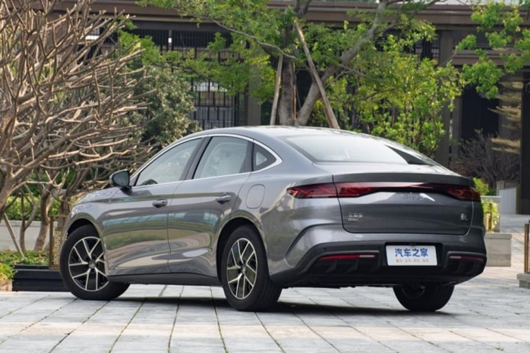 BYD cũng sẽ chính thức chào sân thị trường Việt Nam từ tháng 6/2024 với 3 mẫu xe điện gồm Dolphin, Alto 3 và Seal. Từ nay đến cuối năm, dự kiến số lượng xe BYD được giới thiệu tại Việt Nam sẽ tăng lên 6.