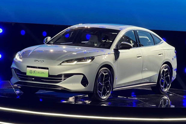 Việc BYD ra mắt công nghệ hybrid DM mới này được coi là bước nhảy vọt trong công nghệ hybrid, có tác dụng thúc đẩy và phát triển ngành công nghiệp ô tô. Công nghệ này không những có khả năng tiết kiệm nhiên liệu ấn tượng mà còn có chi phí thấp hơn, giảm nỗi lo của người dùng về về phạm vi di chuyền.