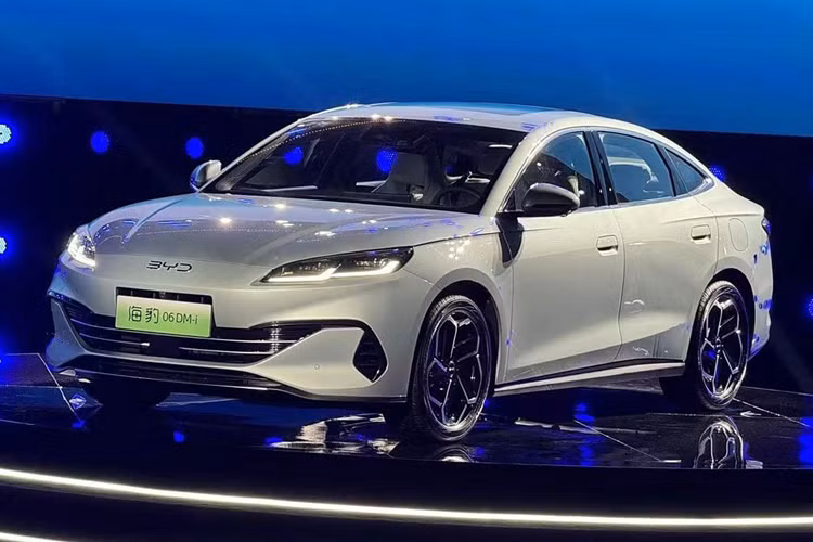 Việc BYD ra mắt công nghệ hybrid DM mới này được coi là bước nhảy vọt trong công nghệ hybrid, có tác dụng thúc đẩy và phát triển ngành công nghiệp ô tô. Công nghệ này không những có khả năng tiết kiệm nhiên liệu ấn tượng mà còn có chi phí thấp hơn, giảm nỗi lo của người dùng về về phạm vi di chuyền.