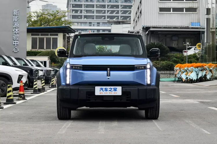 Mẫu SUV điện Chery iCAR 03 được hé lộ vào năm ngoái đã khiến người dân Trung Quốc thích thú, nhưng phải đến ngày 28/2/2024 vừa qua, Chery mới làm tròn bổn phận của mình, là tạo ra sự kiện ra mắt xe Chery iCAR 03.