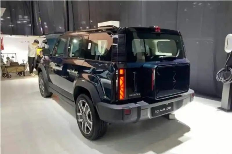 Về thời lượng pin, Chery iCAR 03 cung cấp 3 lựa chọn là 401 km, 472 km và 501 km, giúp người dùng an tâm đi phượt xa, thường 1 ngày chỉ chạy tầm 300 km đến 350 km là nghỉ ngơi hợp lý.