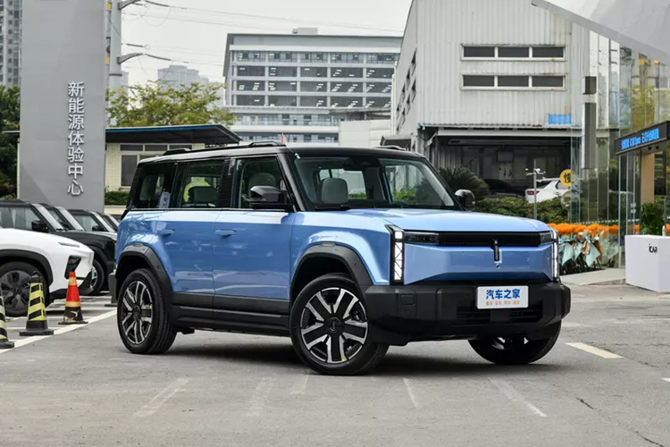 Chery là 1 trong những ông lớn của ngành công nghiệp xe ôtô tại Trung Quốc, để không bị thụt lùi, tập đoàn này liên tục đổi mới khi cho ra mắt nhiều thương hiệu con, đánh vào ngóc ngách của thị trường xe hơi dù là bình dân hay cao cấp. Trong số này, Chery iCAR 03 2024 mới là sản phẩm chủ lực của hãng.