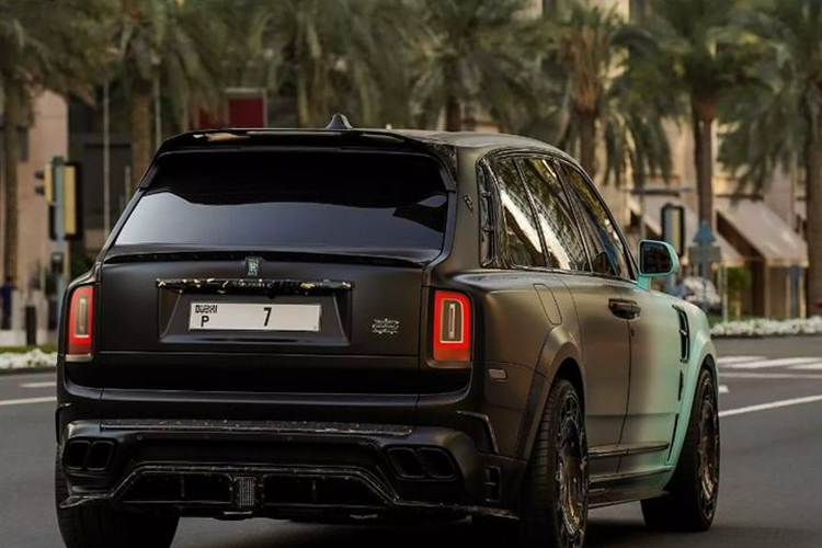 Hiện chưa rõ chiếc Rolls-Royce Cullinan có được Mansory nâng cấp động cơ hay không. Trên phiên bản tiêu chuẩn, xe được trang bị động cơ twin-turbo 6.75L V12, công suất 563 mã lực tại 5.000 vòng/phút, mô-men xoắn cực đại 850 Nm tại 1.600 vòng/phút. Xe có khả năng tăng tốc từ 0-100km/h trong 5,2 giây và đạt tốc độ tối đa là 250 km/h.