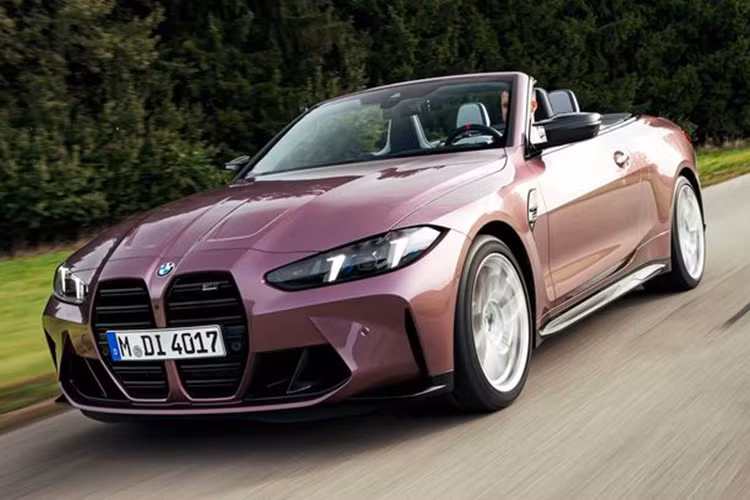 Phiên bản nâng cấp giữa vòng đời của BMW M4 2025 mới vừa được hãng xe xứ Bavaria giới thiệu với hai phiên bản: tiêu chuẩn và M4 Competition. Tất cả đều được trang bị động cơ xăng 3.0L 6 xi-lanh tăng áp kép nhưng có mức công suất đầu ra khác nhau.