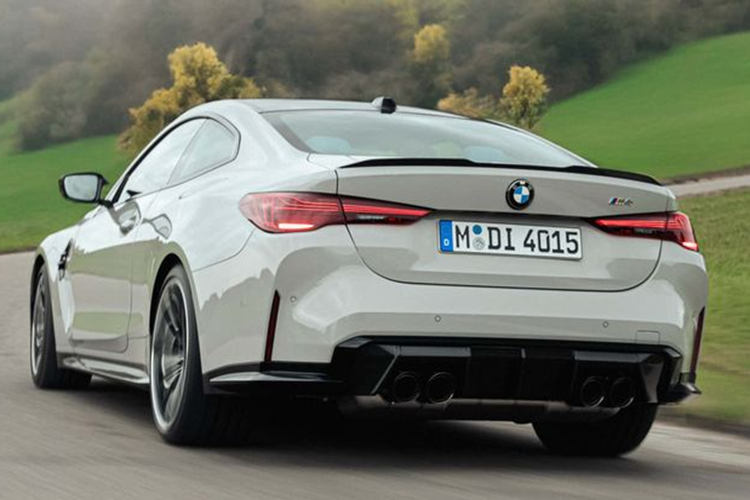 Mức giá xe BMW M4 2025 bán ra giao động từ 79.100 - 95.300 USD (khoảng 1,95 – 2,34 tỷ đồng). Xe sẽ bắt đầu được đưa vào sản xuất hàng loạt từ tháng 3/2024.