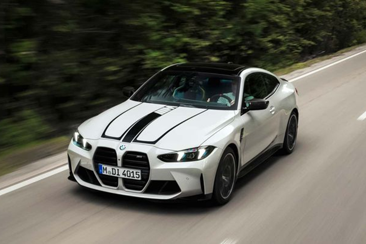 Hãng cho biết các chức năng tốc độ quạt, cài đặt nhiệt độ, sưởi ghế và sưởi vô lăng có thể được điều khiển bằng điều khiển cảm ứng hoặc giọng nói. Đặc biệt, BMW cho biết người dùng có thể ra lệnh bằng cách nói tự nhiên chứ không phải tuân theo các câu lệnh đặc biệt.