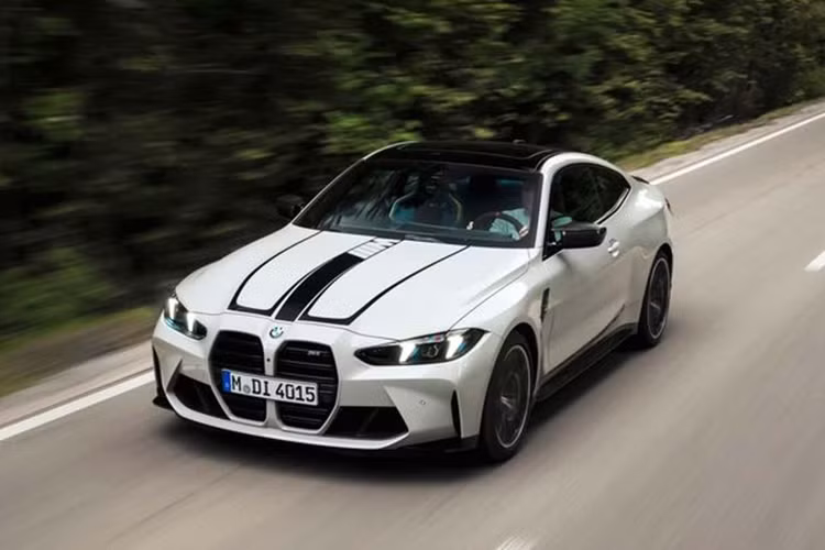 Hãng cho biết các chức năng tốc độ quạt, cài đặt nhiệt độ, sưởi ghế và sưởi vô lăng có thể được điều khiển bằng điều khiển cảm ứng hoặc giọng nói. Đặc biệt, BMW cho biết người dùng có thể ra lệnh bằng cách nói tự nhiên chứ không phải tuân theo các câu lệnh đặc biệt.