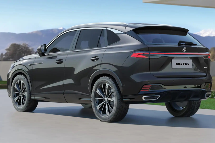 Ra mắt tại thị trường Anh quốc, mức giá xe MG HS 2025 bản động cơ đốt trong khởi điểm từ 32.187 USD (tương đương 818,2 triệu đồng) và phiên bản PHEV có giá từ 40.557 USD (khoảng 1,031 tỷ đồng).