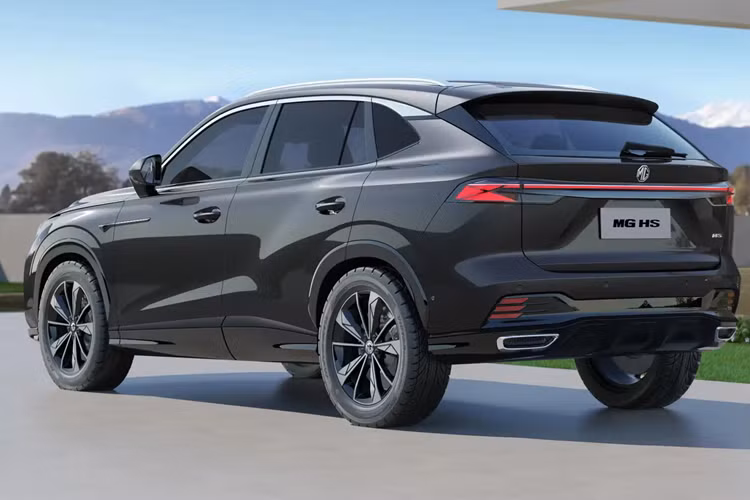 Ra mắt tại thị trường Anh quốc, mức giá xe MG HS 2025 bản động cơ đốt trong khởi điểm từ 32.187 USD (tương đương 818,2 triệu đồng) và phiên bản PHEV có giá từ 40.557 USD (khoảng 1,031 tỷ đồng).
