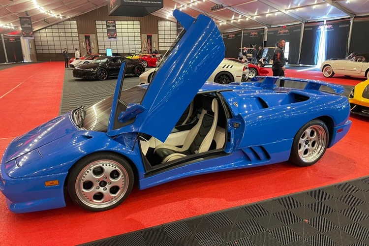 Con số này hơn gấp 3 lần giá trị trung bình của mẫu siêu xe Lamborghini Diablo VT Roadster trên thị trường cũng như so với thời điểm chủ nhân trước đó mua lại chiếc siêu xe trên eBay vào năm 2016.