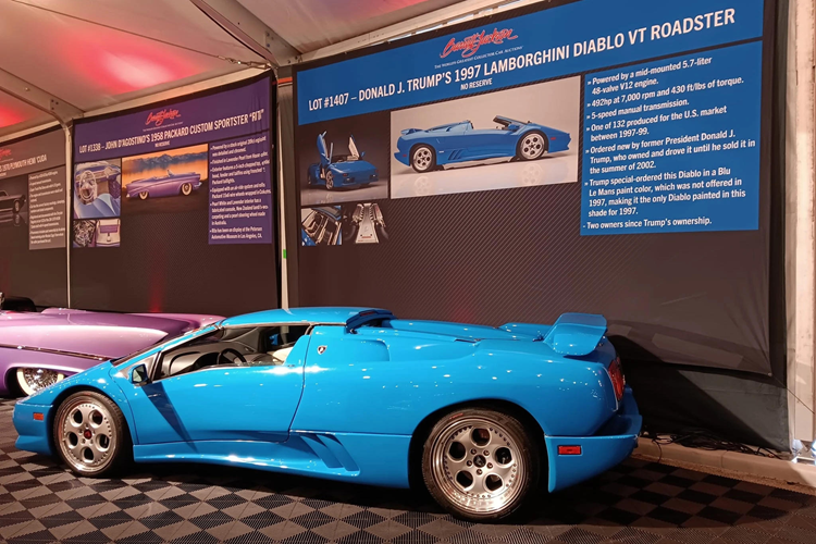 Nhờ vào mối quan hệ đặc biệt với nhà sản xuất siêu xe Italia mà ông Trump đã có thể đặt hàng riêng chiếc xe với màu sơn Blu Le Mans – vốn chưa được chính thức đưa vào bảng màu lựa chọn của xe hồi năm 1997.