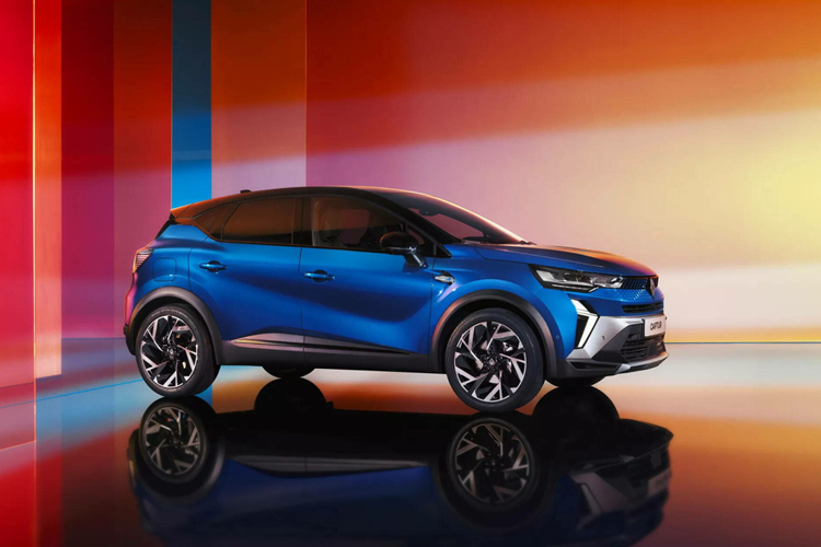 Xe còn được trang bị bệ sạc không dây, hệ thống đèn viền nội thất với khả năng tự thay đổi tùy theo thời gian trong ngày và các cổng sạc USB-C với số lượng từ 2 đến 4 tùy theo cấu hình. Ngoài ra còn có tùy chọn dàn âm thanh Harman Kardon với 9 loa.