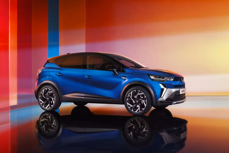 Xe còn được trang bị bệ sạc không dây, hệ thống đèn viền nội thất với khả năng tự thay đổi tùy theo thời gian trong ngày và các cổng sạc USB-C với số lượng từ 2 đến 4 tùy theo cấu hình. Ngoài ra còn có tùy chọn dàn âm thanh Harman Kardon với 9 loa.