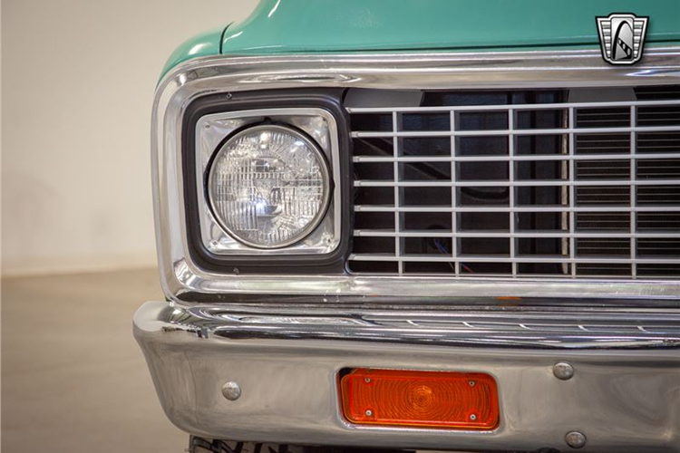 Trước đó, lô xe 10 chiếc đã cập bến Việt Nam để chuẩn bị tham dự Gumball 3000 như Mercedes-Benz E-Class độ Brabus 800, siêu xe Porsche 911 GT2 RS, Rolls-Royce Silver Shadow độ bán tải, Porsche Cayenne Turbo GT, Rolls-Royce Dawn, siêu xe giới hạn Ferrari 812 Competizione chỉ được sản xuất 999 chiếc trên toàn thế giới, Ferrari 296 GTB, Mercedes-AMG GT Black Series, siêu SUV Lamborghini Urus và sau cùng là Audi RS5.