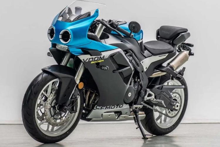 Cung cấp sức mạnh cho chiếc xe là động cơ bốn xi-lanh thẳng hàng, dung tích 500cc DOHC cho công suất tối đa là 76 mã lực. Xe có thể đạt vận tốc tối đa ở mức 210 km/h.