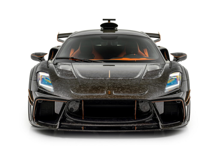 CX Pergusa cũng trở nên độc đáo hơn với phần lớn thân xe đều được hoàn thiện bằng vật liệu sợi carbron trần, từ đây đem tới cho xe một diện mạo ấn tượng hơn đáng kể so với nguyên bản.