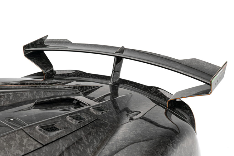 Xe cũng được trang bị khối động cơ V6 3.0 lít tăng áp kép đặt giữa tạo ra công suất ấn tượng 740 mã lực và mô-men xoắn cực đại 880 Nm. Mức công suất này của xe tăng thêm khoảng 119 mã lực và mô-men xoắn 150 Nm so với Maserati MC20 nguyên bản.