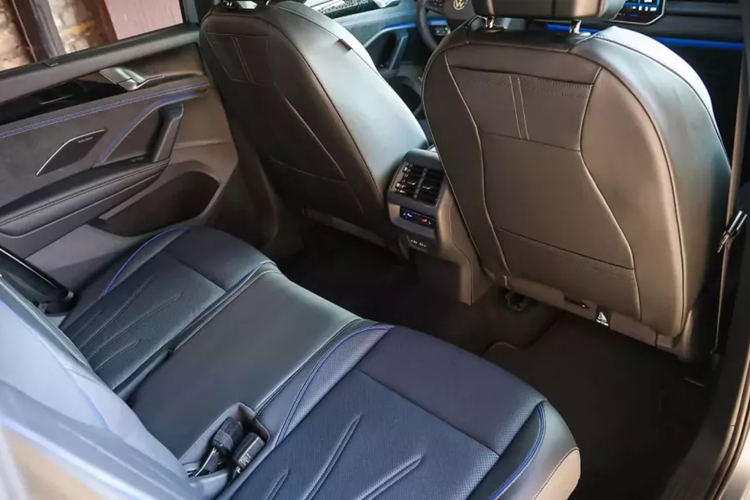 Công suất tối đa của xe dao động từ 148 - 268 mã lực. Trong đó, 2 tùy chọn động cơ PHEV của xe có công suất tối đa 201 mã lực và 268 mã lực cùng phạm vi di chuyển bằng pin lên đến hơn 100 km.