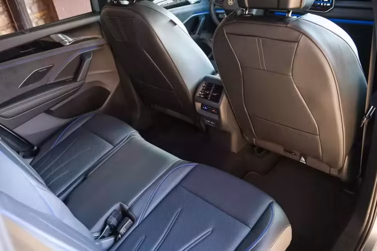 Công suất tối đa của xe dao động từ 148 - 268 mã lực. Trong đó, 2 tùy chọn động cơ PHEV của xe có công suất tối đa 201 mã lực và 268 mã lực cùng phạm vi di chuyển bằng pin lên đến hơn 100 km.