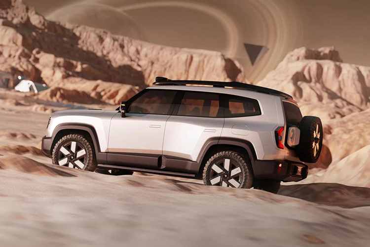 Một số trang bị nổi bật khác được trang bị trên G318 có thể kể đến như tay nắm cửa ẩn, khoảng trống gầm xe lớn, mâm xe hình cánh hoa, lốp xe chuyên dụng, giá đỡ trên nóc, và đèn nóc.