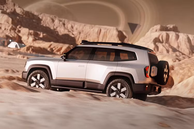 Một số trang bị nổi bật khác được trang bị trên G318 có thể kể đến như tay nắm cửa ẩn, khoảng trống gầm xe lớn, mâm xe hình cánh hoa, lốp xe chuyên dụng, giá đỡ trên nóc, và đèn nóc.