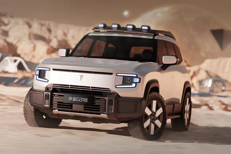 Phía sau của phương tiện được trang bị bánh xe dự phòng ngoài trời – biểu tượng của các xe off-road. Đồng thời, cửa sau của Deepal G318 sẽ có dạng mở bên hông, và đèn sau cũng có hình chữ C, tương đồng với đèn pha. Đáng chú ý, Deepal G318 sẽ hỗ trợ chế độ kéo và chế độ xoay bánh xe, qua đó cho phép xe quay 360 độ tại chỗ.