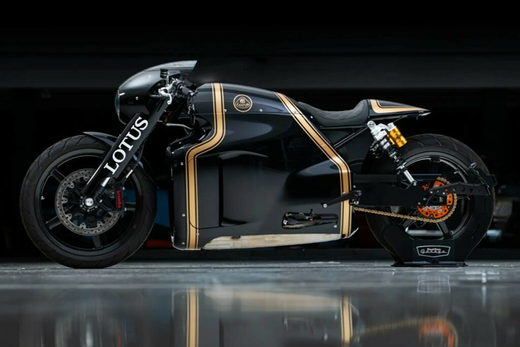 Vào ngày 1/6 tới đây, RM Sotheby’s sẽ bán đấu giá một chiếc siêu môtô Lotus C-01, đây cũng chính là cơ hội hiếm hoi cho những người chơi xe có thể bổ sung vào bộ sưu tập của mình.