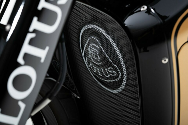 C-01 trên thực tế không phải được chính nhà máy Lotus sản xuất mà là được họ cấp phép tên của mình cho Lotus Motorcycle, công ty đã hợp tác với nhà sản xuất xe đua Kodewa của Đức để chế tạo chiếc xe đạp này.