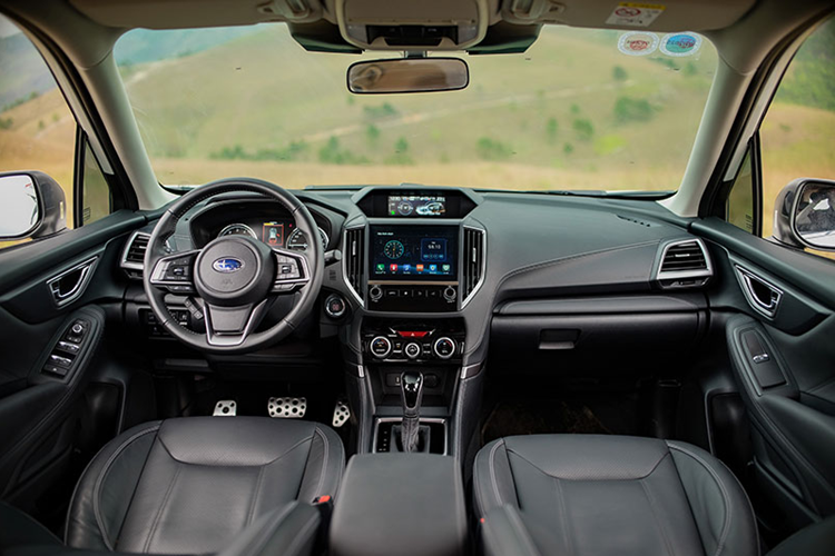 Subaru Forester không phải là mẫu SUV cỡ C duy nhất được hãng khuyến mãi trong tháng 7 này. Tương tự Subaru Forester, Honda CR-V cũng được hãng hỗ trợ lệ phí trước bạ với mức từ 50 - 100%, tùy phiên bản. Giá trị khuyến mãi cao nhất của mẫu xe nhà Honda lên đến 111 triệu đồng.