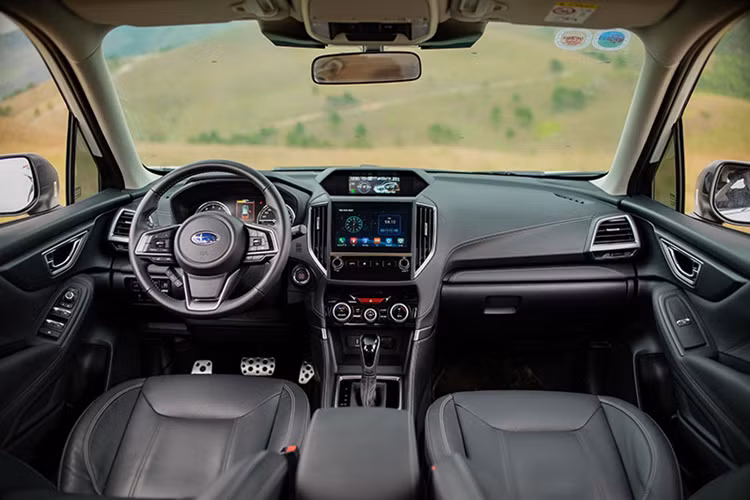 Subaru Forester không phải là mẫu SUV cỡ C duy nhất được hãng khuyến mãi trong tháng 7 này. Tương tự Subaru Forester, Honda CR-V cũng được hãng hỗ trợ lệ phí trước bạ với mức từ 50 - 100%, tùy phiên bản. Giá trị khuyến mãi cao nhất của mẫu xe nhà Honda lên đến 111 triệu đồng.