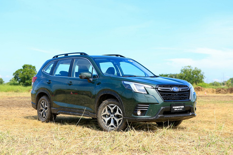 Subaru Forester lần đầu tiên được giới thiệu tại thị trường Việt Nam vào năm 2018 dưới dạng xe nhập khẩu nguyên chiếc từ Nhật Bản. Đến năm 2019, mẫu xe này được chuyển sang nhập khẩu nguyên chiếc từ Thái Lan để tận dụng thuế nhập khẩu 0% và giảm giá bán.