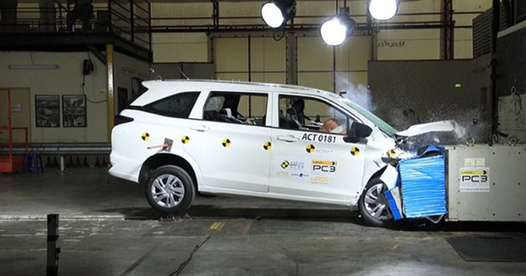 Toyota va Daihatsu vuong be boi gian lan mo ban lai o Malaysia