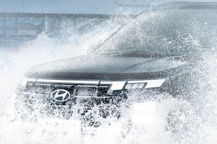 Nhờ đó, xe có khả năng lái bán tự động cấp độ 2. 6 túi khí, camera 360 độ, hệ thống cảnh báo điểm mù, cảnh báo áp suất lốp, phanh đĩa trên cả 4 bánh và hệ thống cân bằng điện tử cũng được trang bị cho xe.