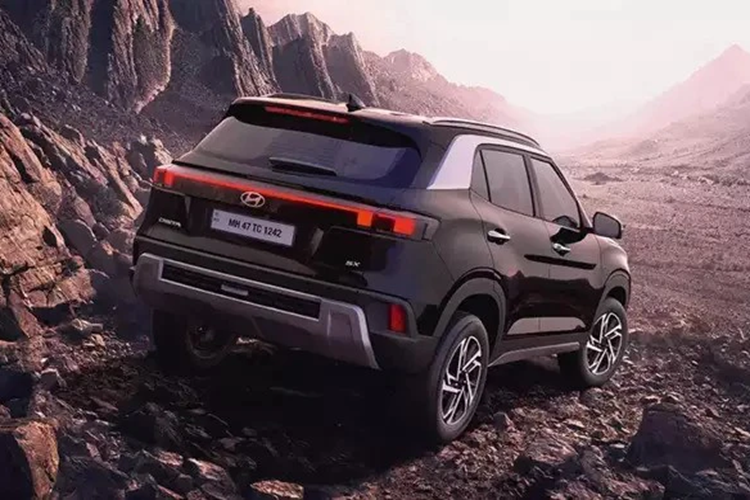 Đặc biệt, mẫu SUV cỡ B này còn được nâng cấp mạnh về mặt tính năng an toàn. Tương tự người anh em cùng tập đoàn Kia Seltos, Hyundai Creta 2024 cũng đã có hệ thống an toàn chủ động ADAS với 19 tính năng như phanh tự động khẩn cấp, hệ thống kiểm soát hành trình thích ứng và hỗ trợ giữ làn đường.