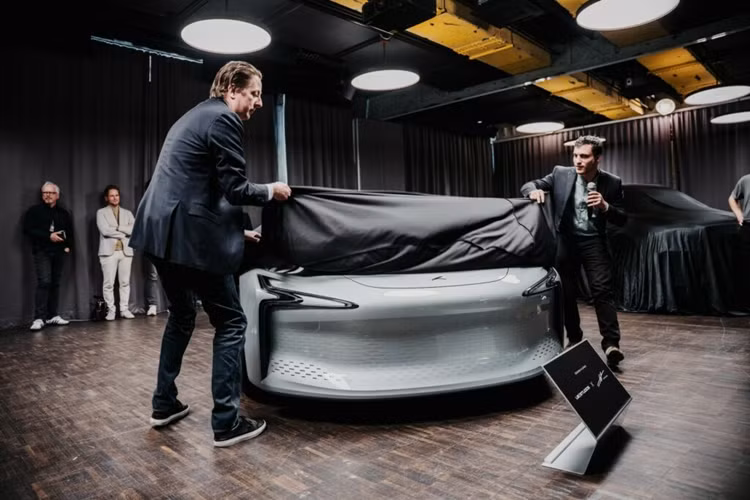 Mẫu xe có khả năng vận hành khoảng 1.000 km mỗi lần sạc và thân thiện với môi trường. Năng lượng của xe cũng có thể nạp lại trong thời gian kỷ lục chỉ ba phút.