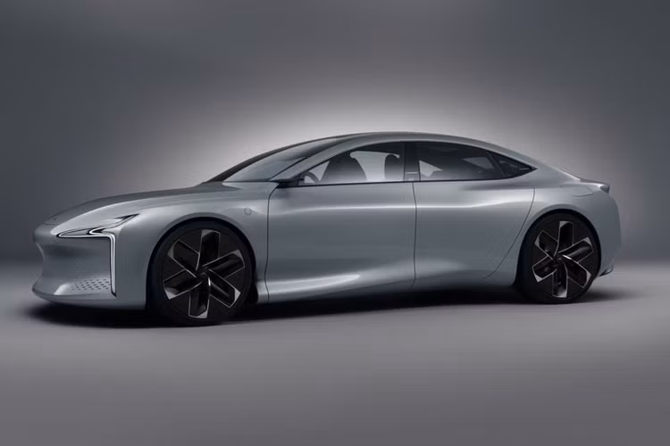 Mẫu xe điện Hopium Machina Hydrogen EV này thể hiện sự sáng tạo vượt trội của Hopium vì mẫu xe này được áp dụng một thiết kế táo bạo và mang tính tương lai không giống bất kỳ những mẫu xe nào khác trên đường phố. Tại sự kiện thiết kế ở Munich, những người mê xe cũ đang có cơ hội được xem tất cả các chi tiết phức tạp của chiếc xe.