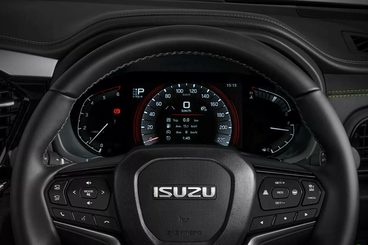 Trang bị an toàn được cải tiến với camera mới, hỗ trợ nhiều hệ thống ADAS. Tùy thuộc vào phiên bản, chúng bao gồm hỗ trợ giữ làn đường, hỗ trợ giữ phanh khi kẹt xe, kiểm soát hành trình thích ứng, giám sát điểm mù và phanh khi có phương tiện cắt ngang phía sau.