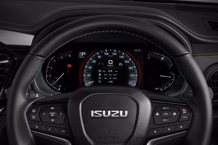 Trang bị an toàn được cải tiến với camera mới, hỗ trợ nhiều hệ thống ADAS. Tùy thuộc vào phiên bản, chúng bao gồm hỗ trợ giữ làn đường, hỗ trợ giữ phanh khi kẹt xe, kiểm soát hành trình thích ứng, giám sát điểm mù và phanh khi có phương tiện cắt ngang phía sau.